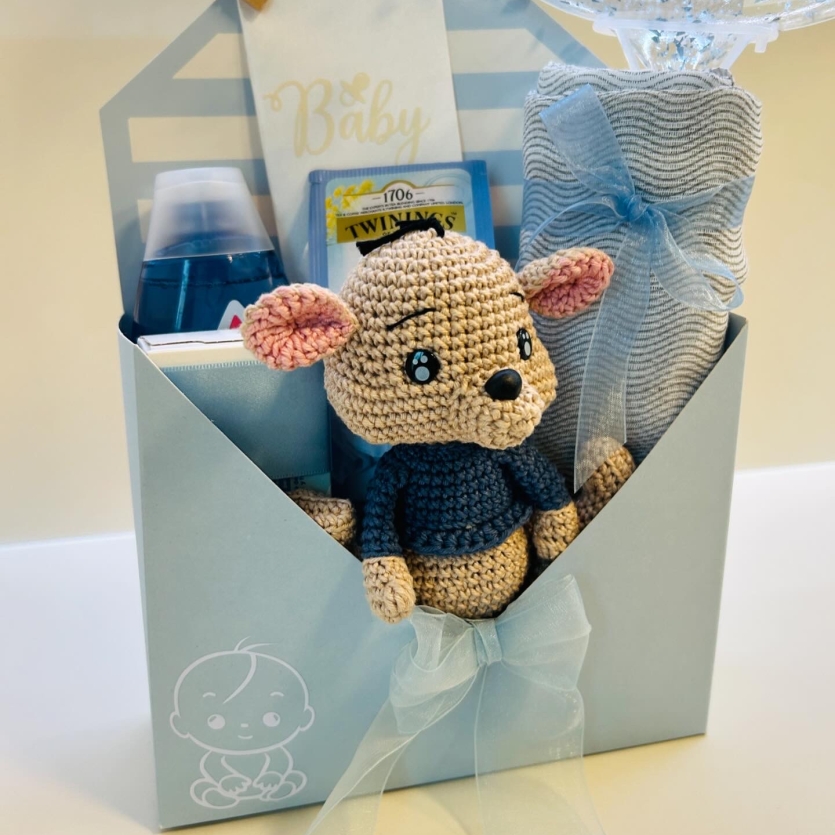 BOX MATERNIDADE COM PELUCIA AMIGURUMI