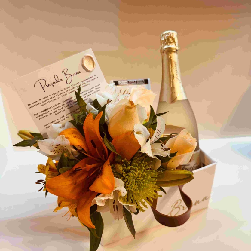 Box Super Luxo  Flores e Espumante