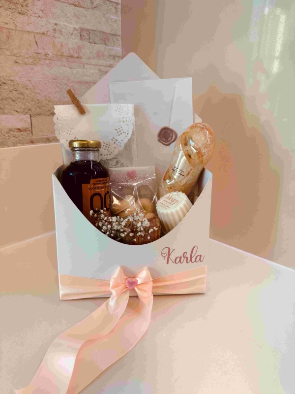 Box Carta Envelope com itens de Café da Manhã