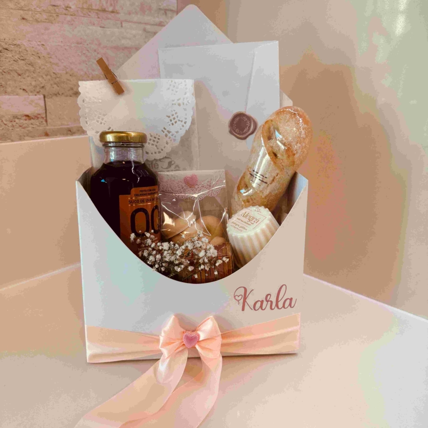 Box Carta Envelope com itens de Café da Manhã