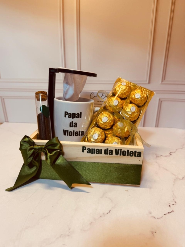 Box Pinus com Caneca e Chocolate